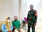Babinsa Taman Dampingi Pasien Pasca Operasi Katarak